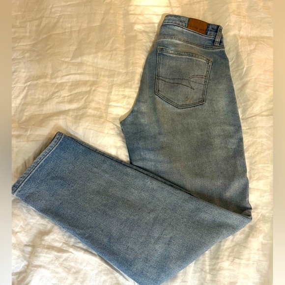 AE Mom Straight Jeans Washed Out Blue - Picture 1 of 8